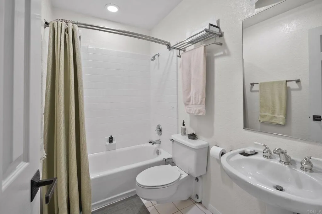 https://cdn.realtyfeed.com/cdn/127/306737583/ee339c4801a7b958a1b09349cf24ffe1.webp
