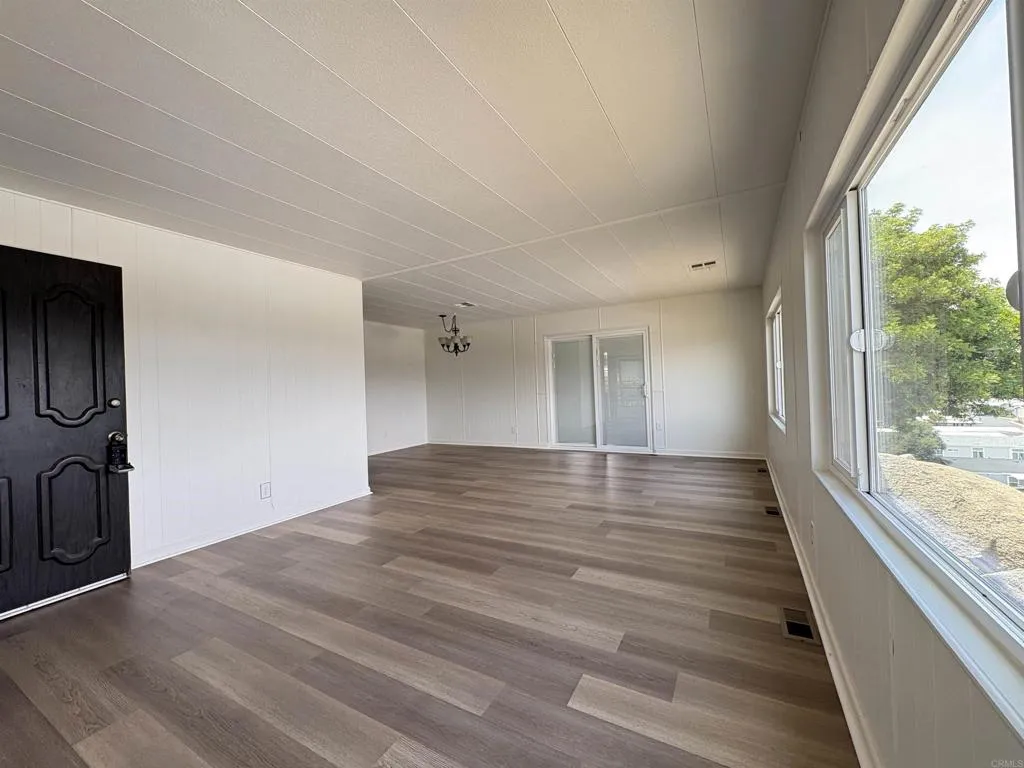 https://cdn.realtyfeed.com/cdn/127/306737591/2183abaa9114461d44f43840aad5ea90.webp