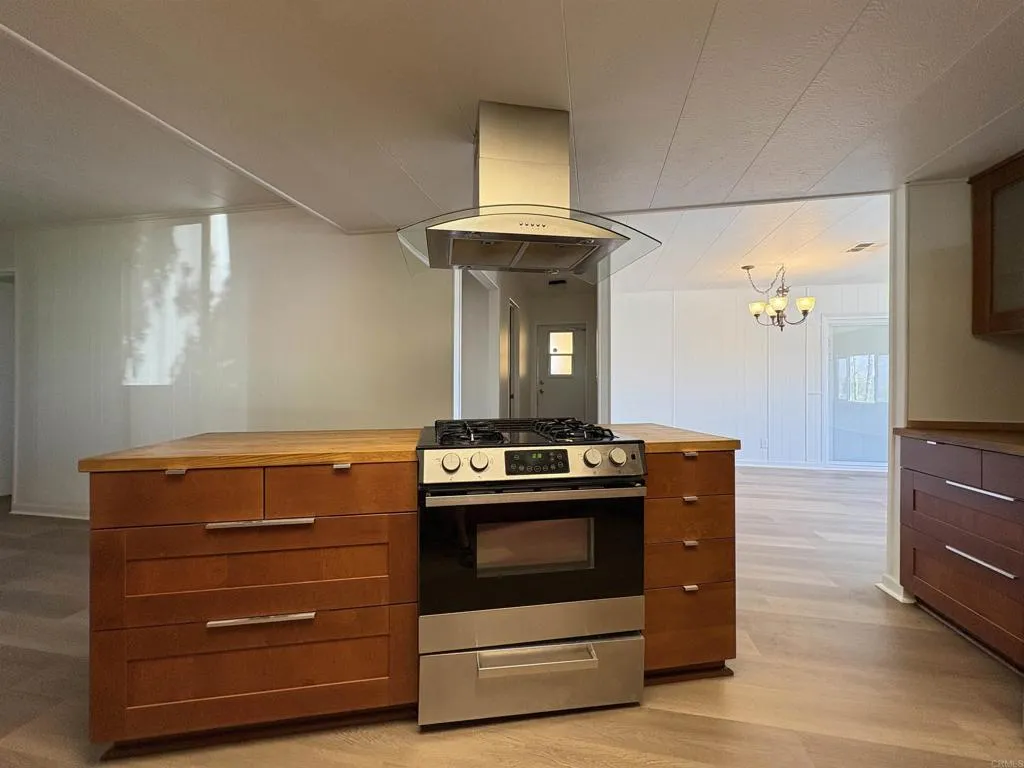 https://cdn.realtyfeed.com/cdn/127/306737591/723366da0ee152309e4ad9141096d59b.webp
