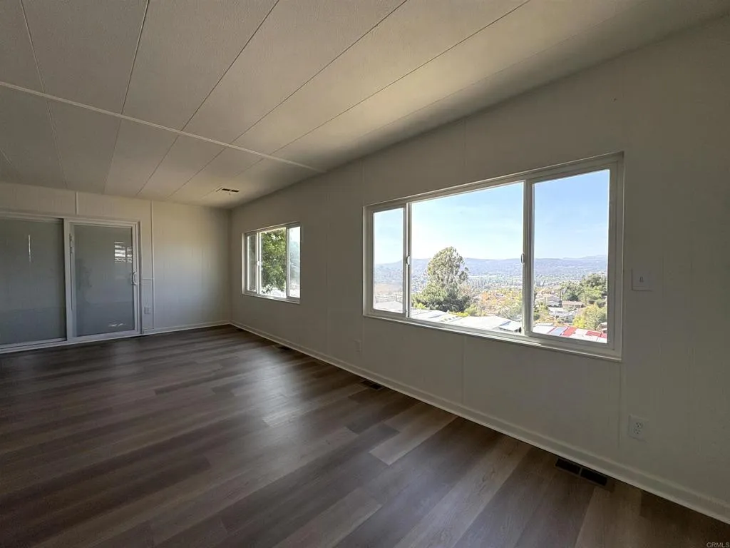https://cdn.realtyfeed.com/cdn/127/306737591/8455844643f32aa243d25291b2feac1c.webp