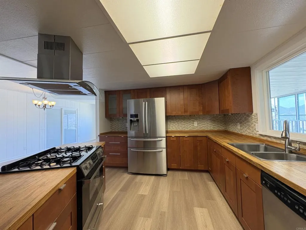 https://cdn.realtyfeed.com/cdn/127/306737591/85f2723f0ac8f8c17ecfaa55e5aedc9b.webp