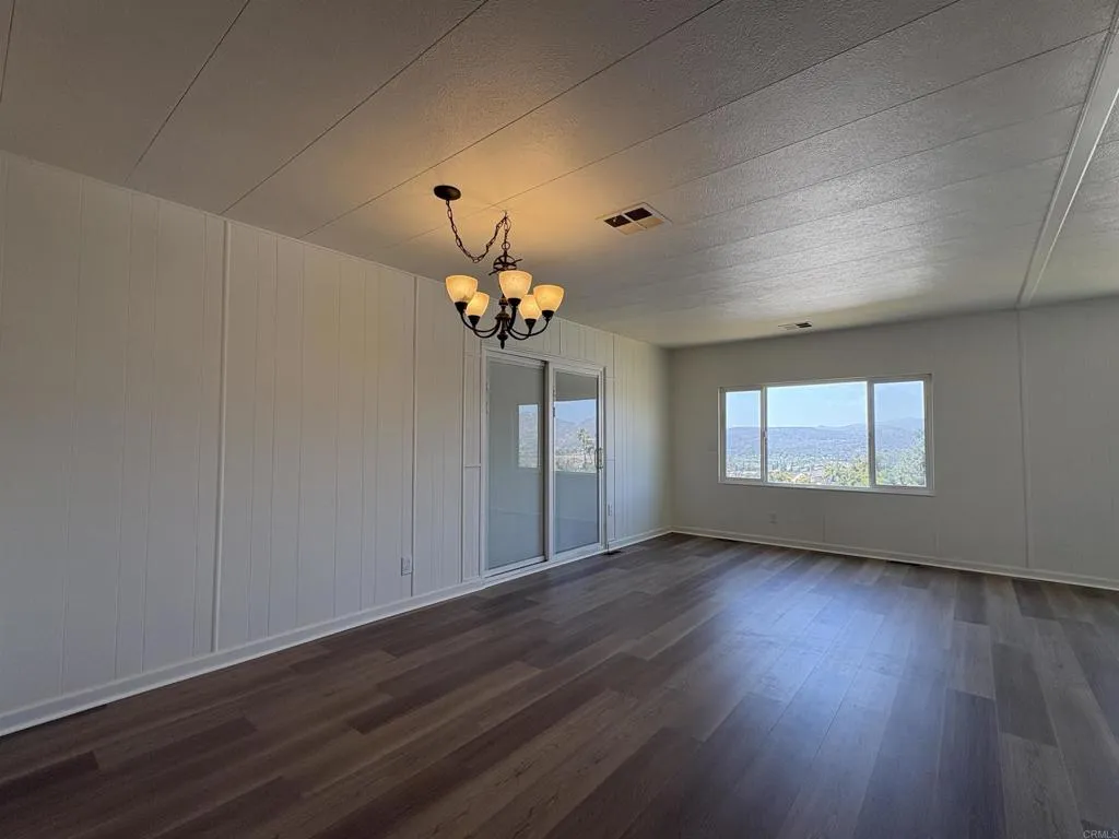 https://cdn.realtyfeed.com/cdn/127/306737591/aaecef3ffe0979e6f9a9f737d2c28bdd.webp