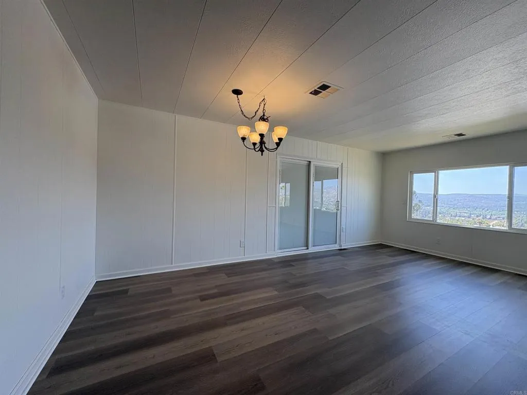 https://cdn.realtyfeed.com/cdn/127/306737591/eb5f8d3deabb543944ee5e012e001f7f.webp