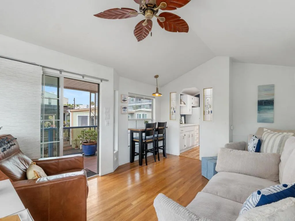 https://cdn.realtyfeed.com/cdn/127/306737621/12d381a8a36a4ad57497a0051f62ab66.webp