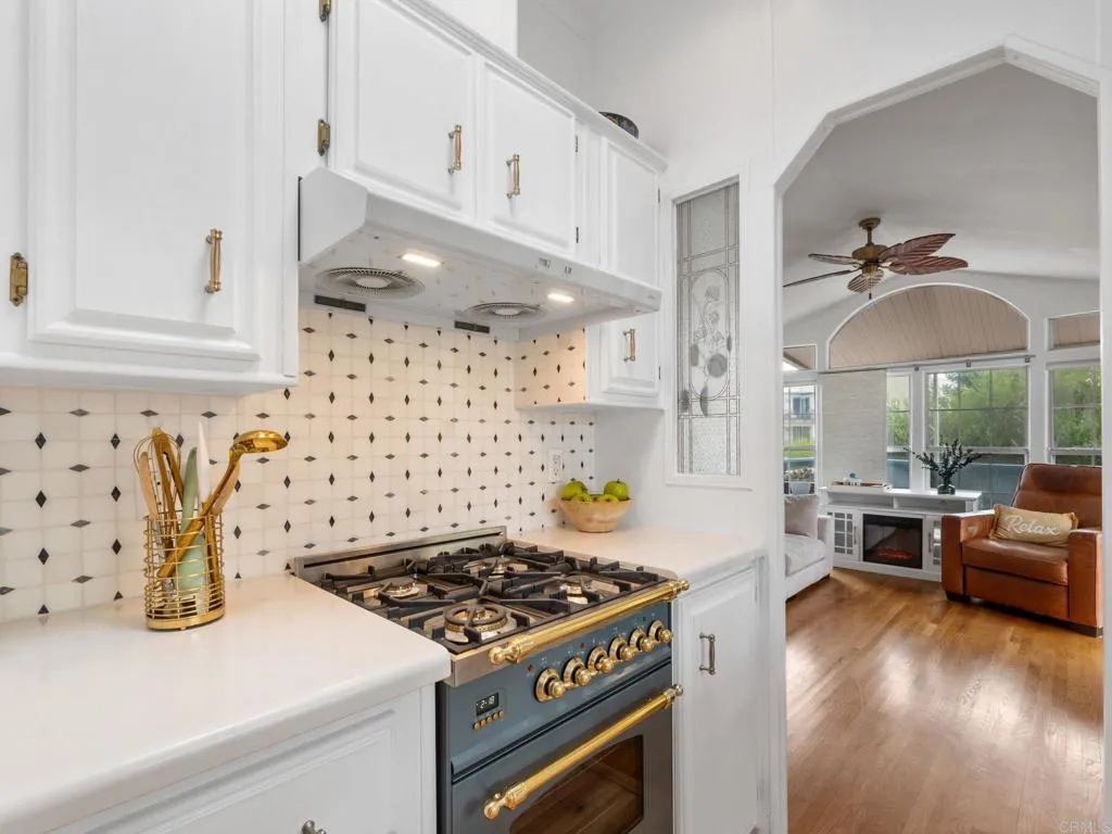 https://cdn.realtyfeed.com/cdn/127/306737621/7c7c1d4857d71ab1cedc276e4a067aee.webp