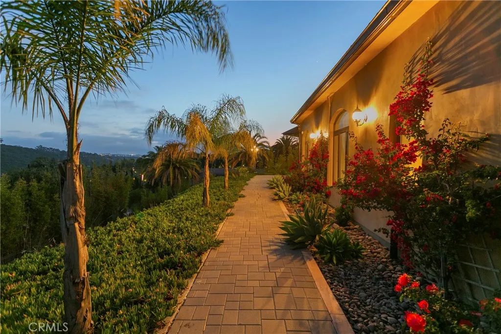 https://cdn.realtyfeed.com/cdn/127/306737686/93bbd8da242ababf262911cacee5fa8b.webp
