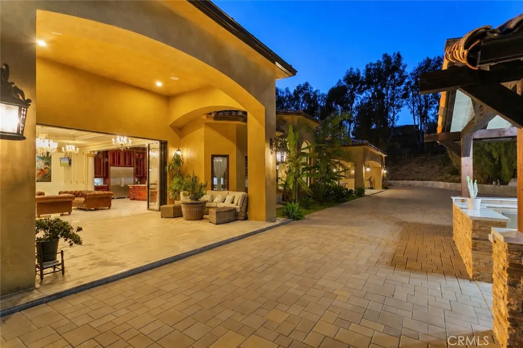 https://cdn.realtyfeed.com/cdn/127/306737686/b538007c57bc7c36308975bd4282a000.webp