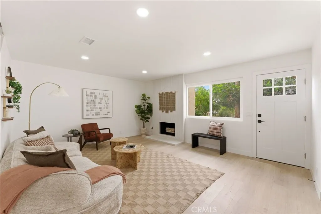 https://cdn.realtyfeed.com/cdn/127/306737712/4fa953238db1f53df8096fcb67891a59.webp