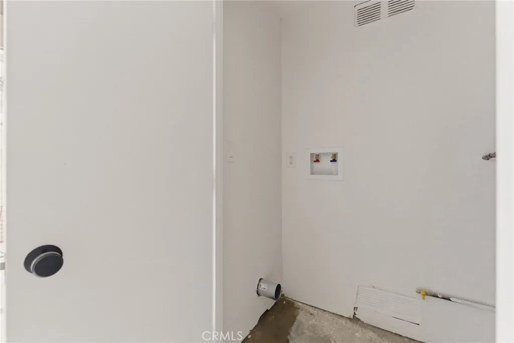https://cdn.realtyfeed.com/cdn/127/306737712/7dc104bfbdc9fc38509510da04a3f87e.webp