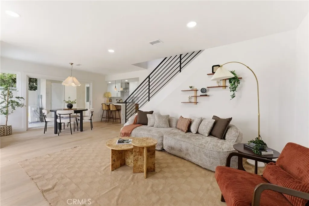 https://cdn.realtyfeed.com/cdn/127/306737712/c5260639a63c30795dc94d17d967f1d3.webp