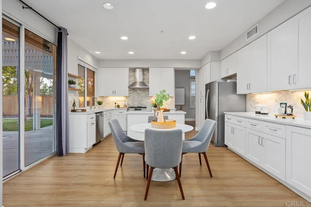 https://cdn.realtyfeed.com/cdn/127/306737750/352e3c9232c34d60d58f43e31370dd20.webp