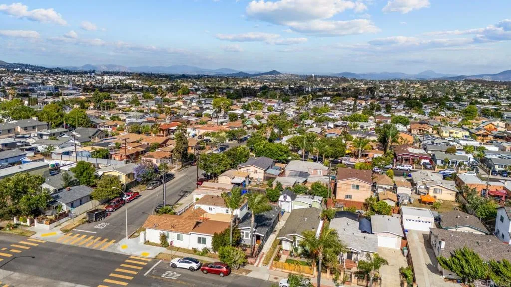 https://cdn.realtyfeed.com/cdn/127/306737788/88de6f9c824553440ad7e2aabf7a1cd1.webp