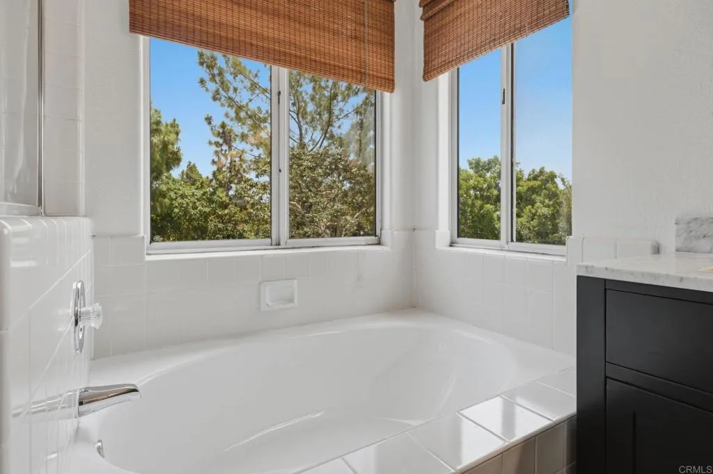 https://cdn.realtyfeed.com/cdn/127/306737808/3d619f643cab0b584f99c853482ee4fc.webp