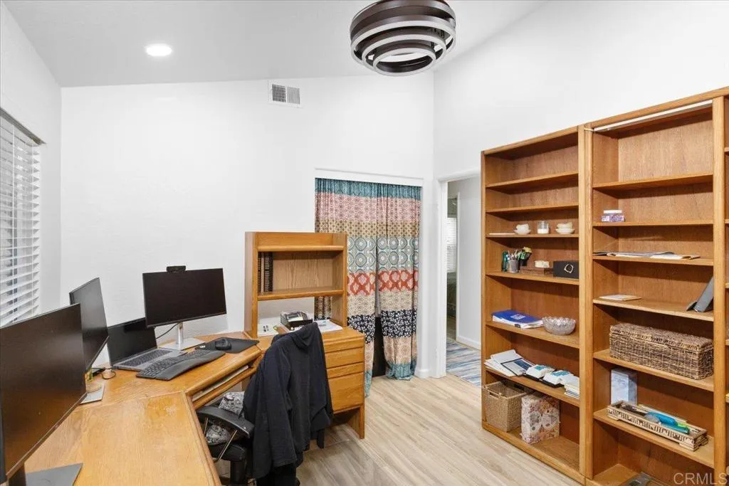 https://cdn.realtyfeed.com/cdn/127/306737838/fdfacca40046f42a0c9475d1730ee333.webp
