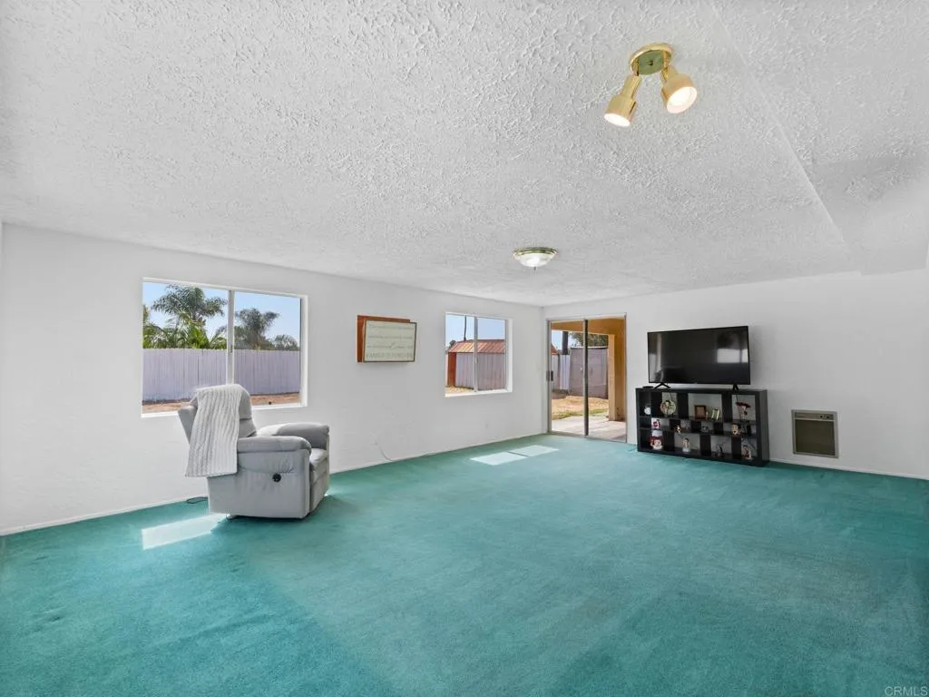 https://cdn.realtyfeed.com/cdn/127/306737855/3c93a26fa7d82517efb58fdb412c0d8a.webp