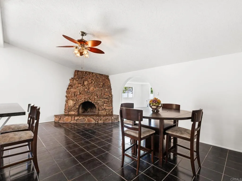 https://cdn.realtyfeed.com/cdn/127/306737855/58fa52e0b091c7da2800d974aa975a63.webp