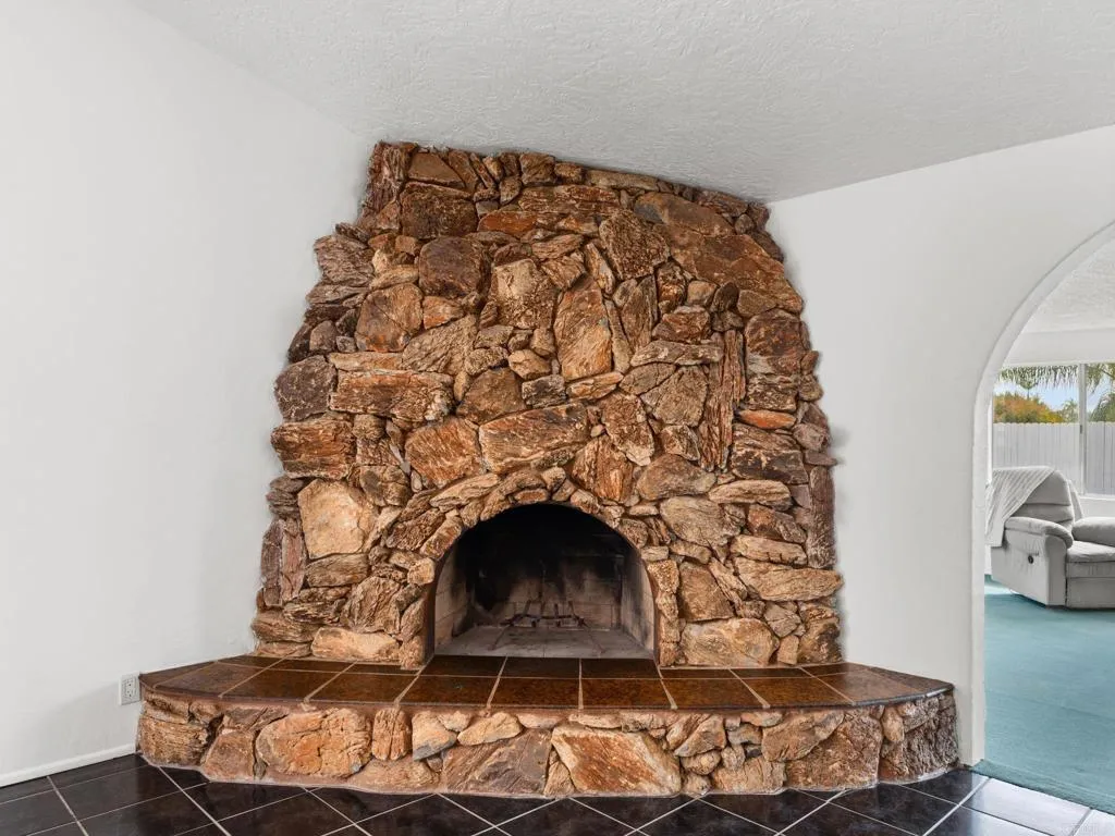 https://cdn.realtyfeed.com/cdn/127/306737855/745458d7a005df0aef1541f5e3981f04.webp