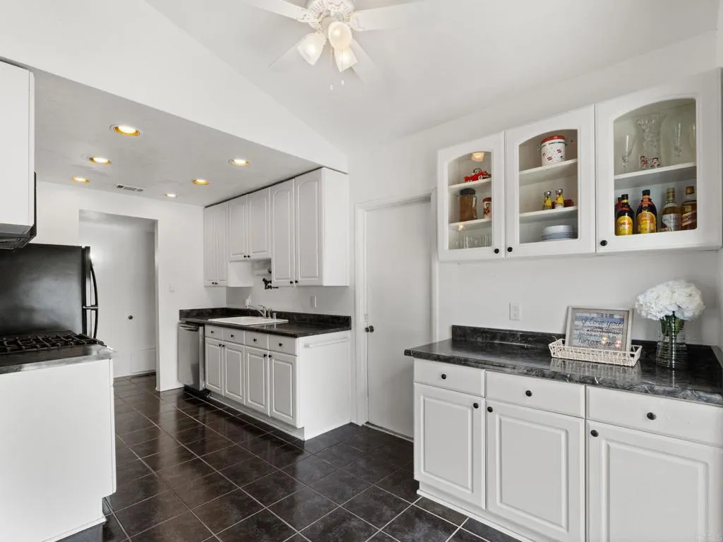 https://cdn.realtyfeed.com/cdn/127/306737855/8475250bdd192ec363e2ad5fd829324b.webp