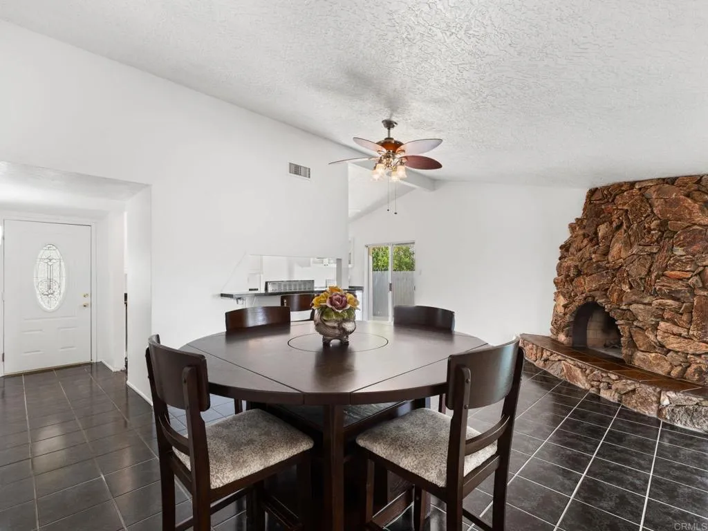 https://cdn.realtyfeed.com/cdn/127/306737855/bbd4a163e0c5b5817eb67fd439c47eed.webp