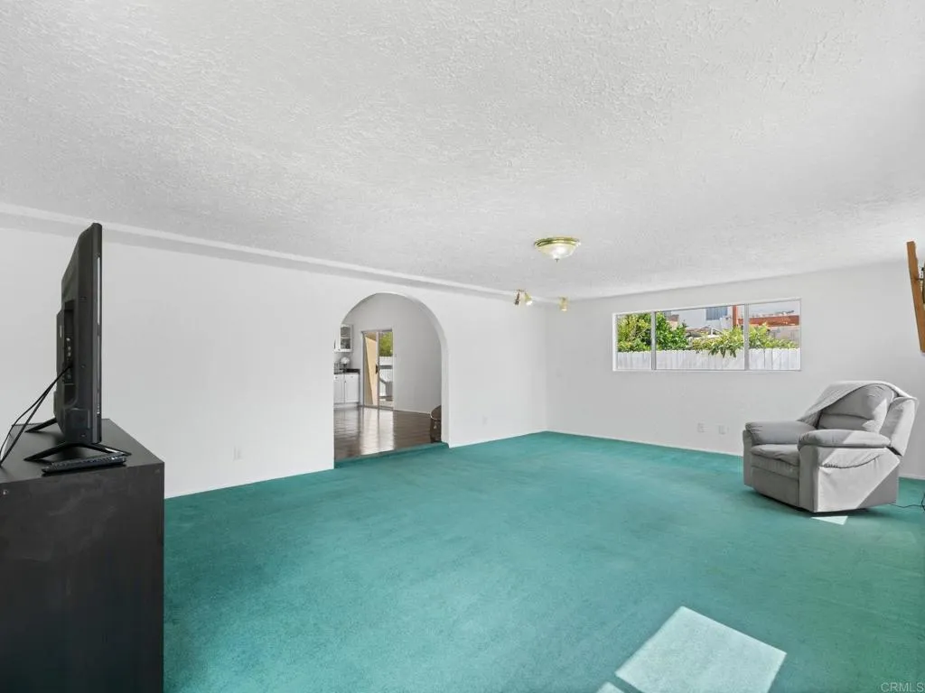 https://cdn.realtyfeed.com/cdn/127/306737855/d120837e05f5c4c878dec080d9b44db2.webp