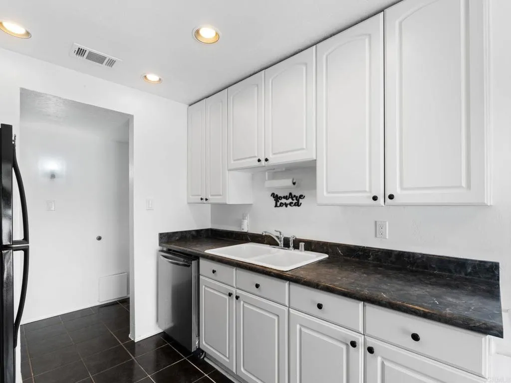 https://cdn.realtyfeed.com/cdn/127/306737855/da28473b89ef48d4a4007b96bf65956e.webp