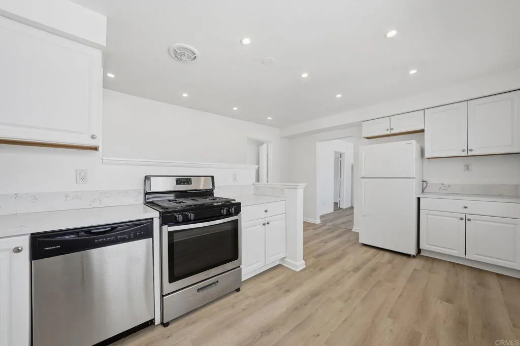 https://cdn.realtyfeed.com/cdn/127/306737907/3d03b88d920cd1d3311d6fba40fa756b.webp