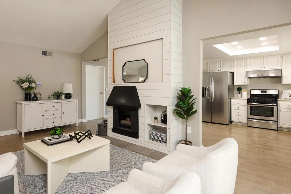 https://cdn.realtyfeed.com/cdn/127/306737908/98c6a6216af4a783275d16d7fdd40e95.webp