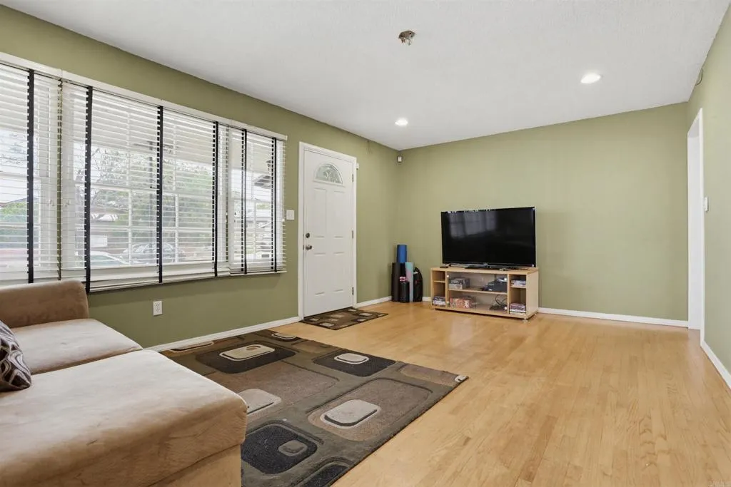 https://cdn.realtyfeed.com/cdn/127/306738041/22f124a5b699525ae2476772f4b98556.webp