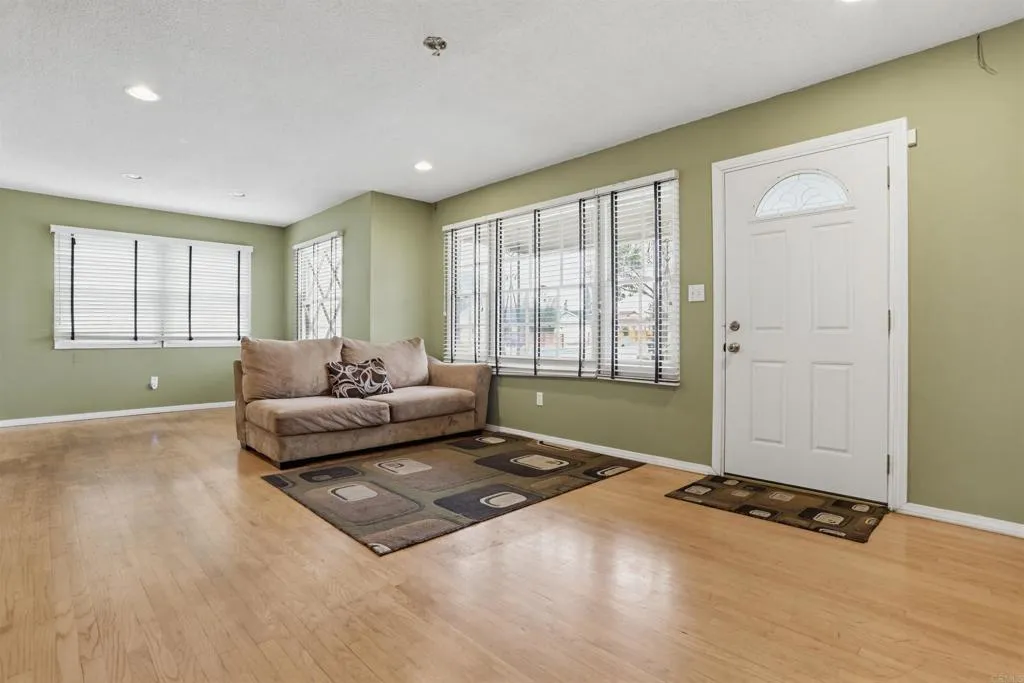 https://cdn.realtyfeed.com/cdn/127/306738041/506d0de6744431c5b2cba5c7ad5c4e21.webp