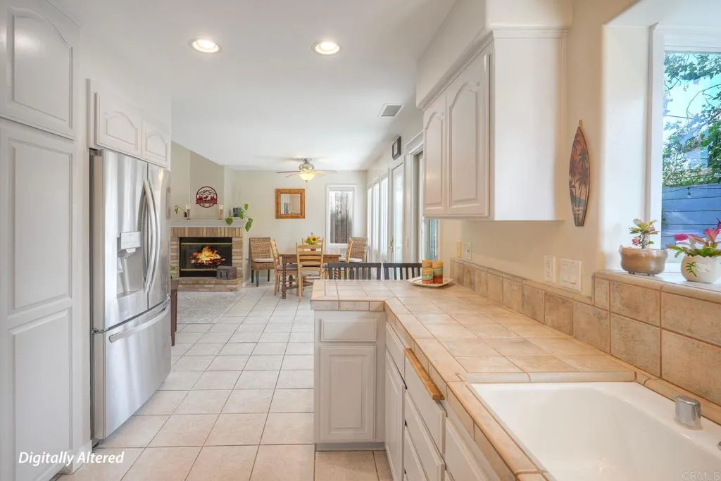 https://cdn.realtyfeed.com/cdn/127/306738088/f1ed978fcb621445f66e940602ff6965.webp