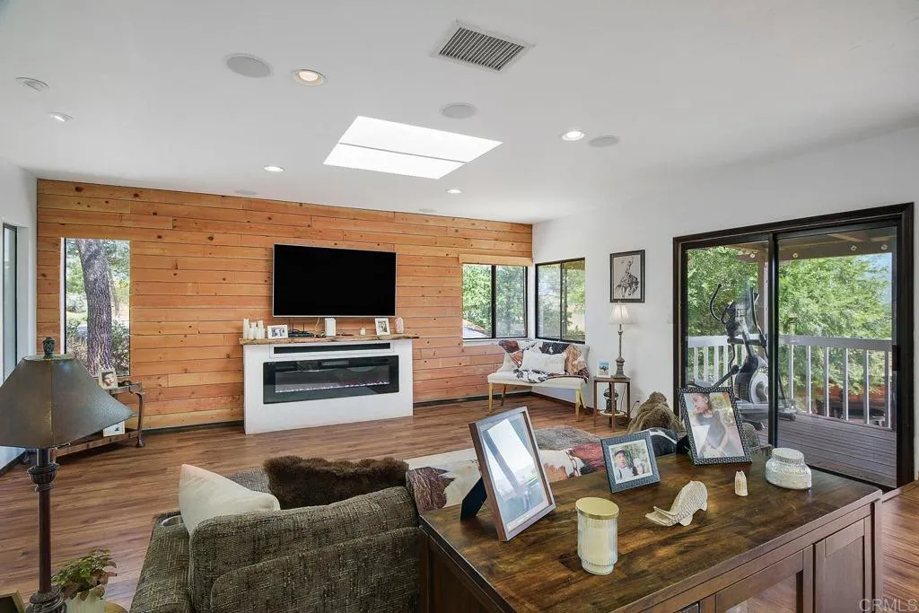 https://cdn.realtyfeed.com/cdn/127/306738106/55f15df36f19988779f81440d6a886e8.webp