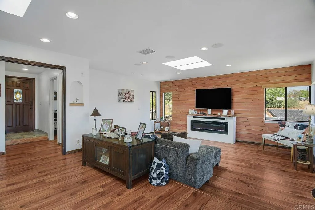 https://cdn.realtyfeed.com/cdn/127/306738106/8d2592bb31ed3d5502abfae1cc52b3c0.webp