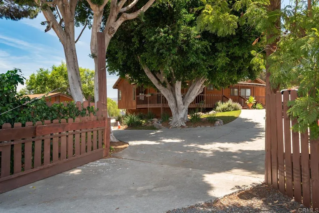 https://cdn.realtyfeed.com/cdn/127/306738106/9321e8ffa6f6710e9ebf2455405c0918.webp