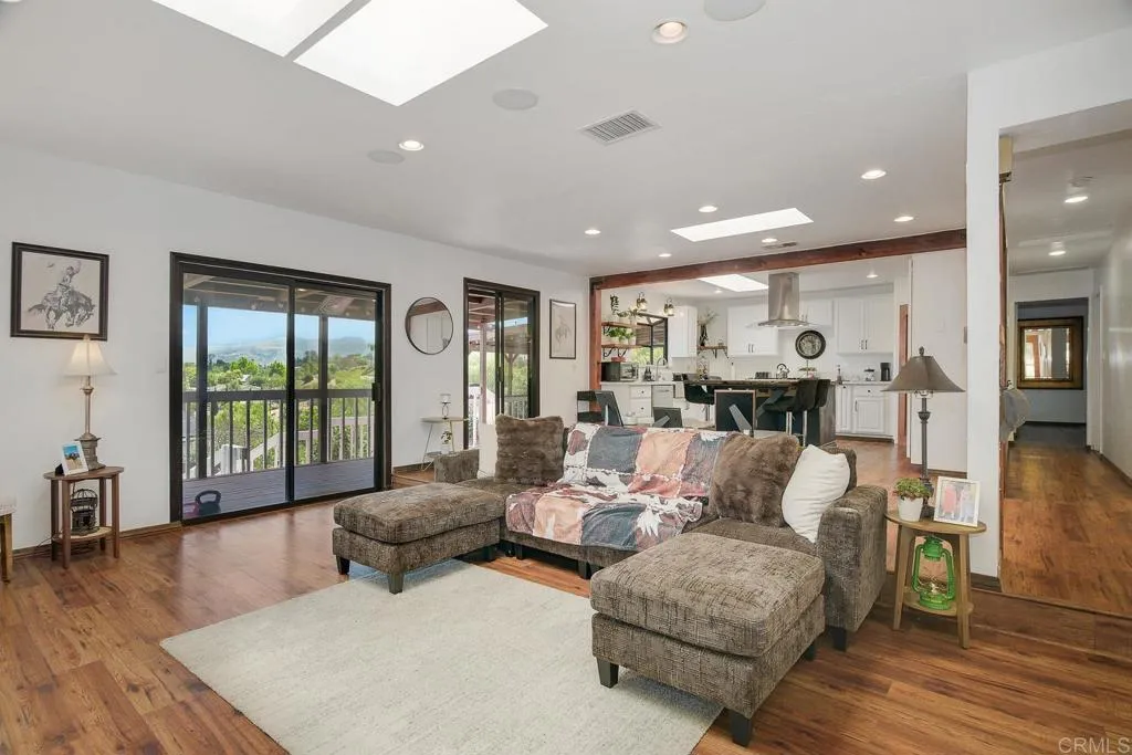https://cdn.realtyfeed.com/cdn/127/306738106/efc030cef9f86ae295f87a3c4ac0a529.webp