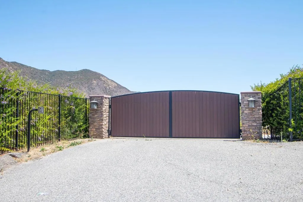 https://cdn.realtyfeed.com/cdn/127/306738140/5d4dfdf5799061bb6ae5746e83f2fb02.webp