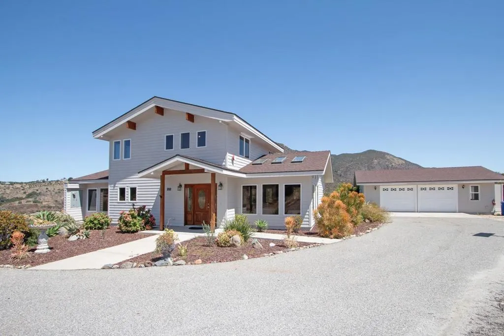 https://cdn.realtyfeed.com/cdn/127/306738140/90ce08efc67341d9911b2c4a246643ce.webp