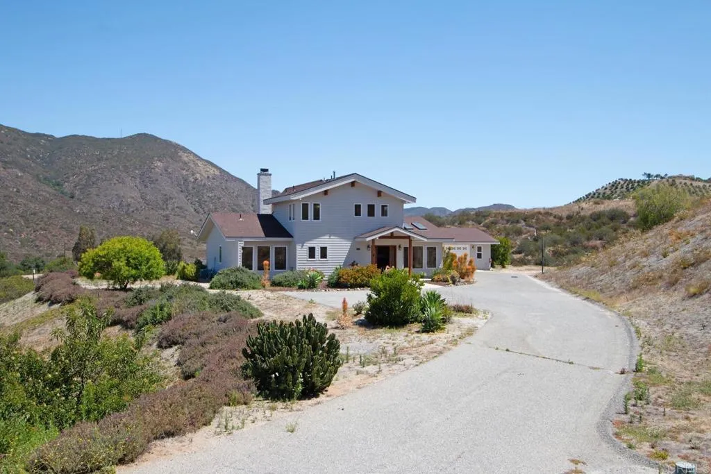 https://cdn.realtyfeed.com/cdn/127/306738140/f6d0f9edd8364aca25f3e1e68df32691.webp