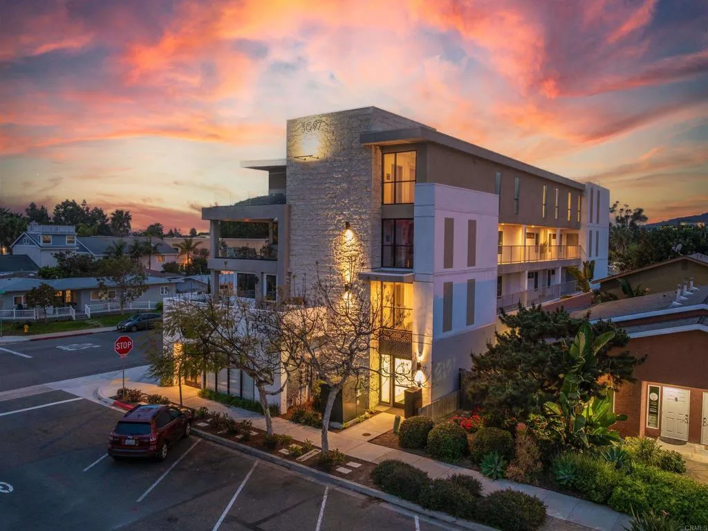 https://cdn.realtyfeed.com/cdn/127/306738232/b80caab65ab4c6fe84229740f16972ab.webp