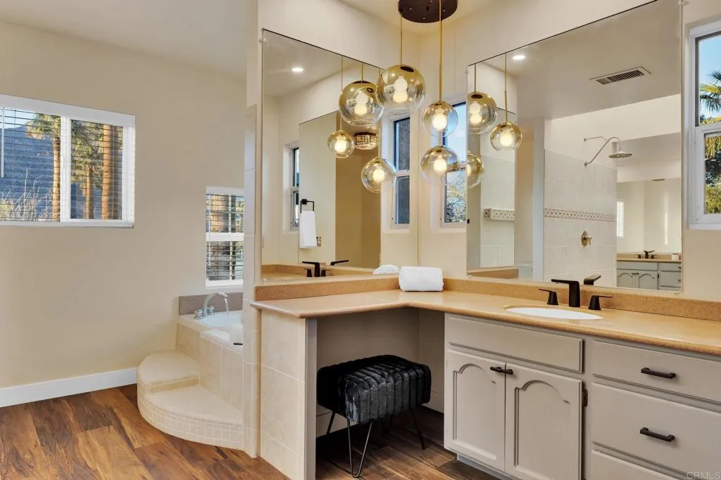 https://cdn.realtyfeed.com/cdn/127/306738247/596dd522702ee716e0bb85c10b923f93.webp