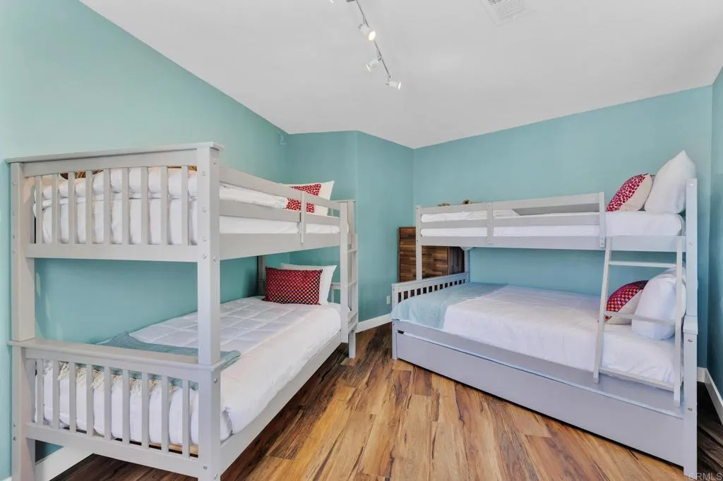 https://cdn.realtyfeed.com/cdn/127/306738247/cd74a8910138df045115f616642a4933.webp