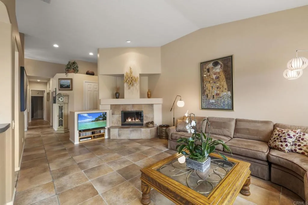 https://cdn.realtyfeed.com/cdn/127/306738307/2c24c22f7260bf43406ad963d0f9fd23.webp