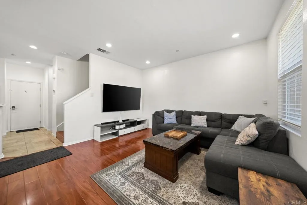 https://cdn.realtyfeed.com/cdn/127/306738339/7c1cc565f0ea17df65639951d4c3de51.webp