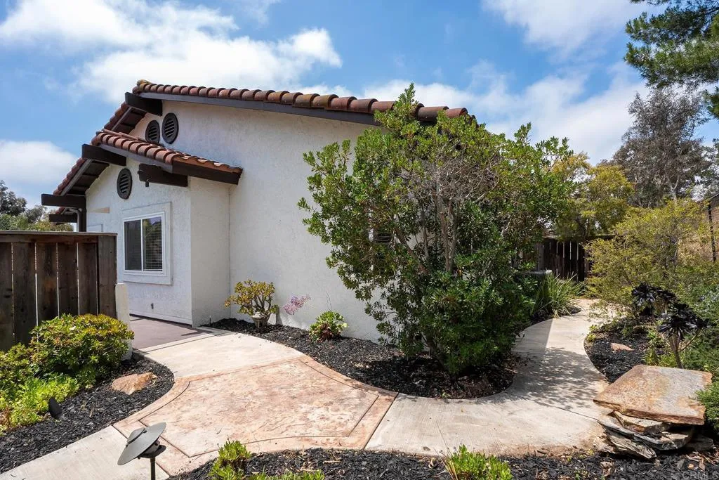https://cdn.realtyfeed.com/cdn/127/306738359/2174729ec4459b42e1208d3da1606353.webp