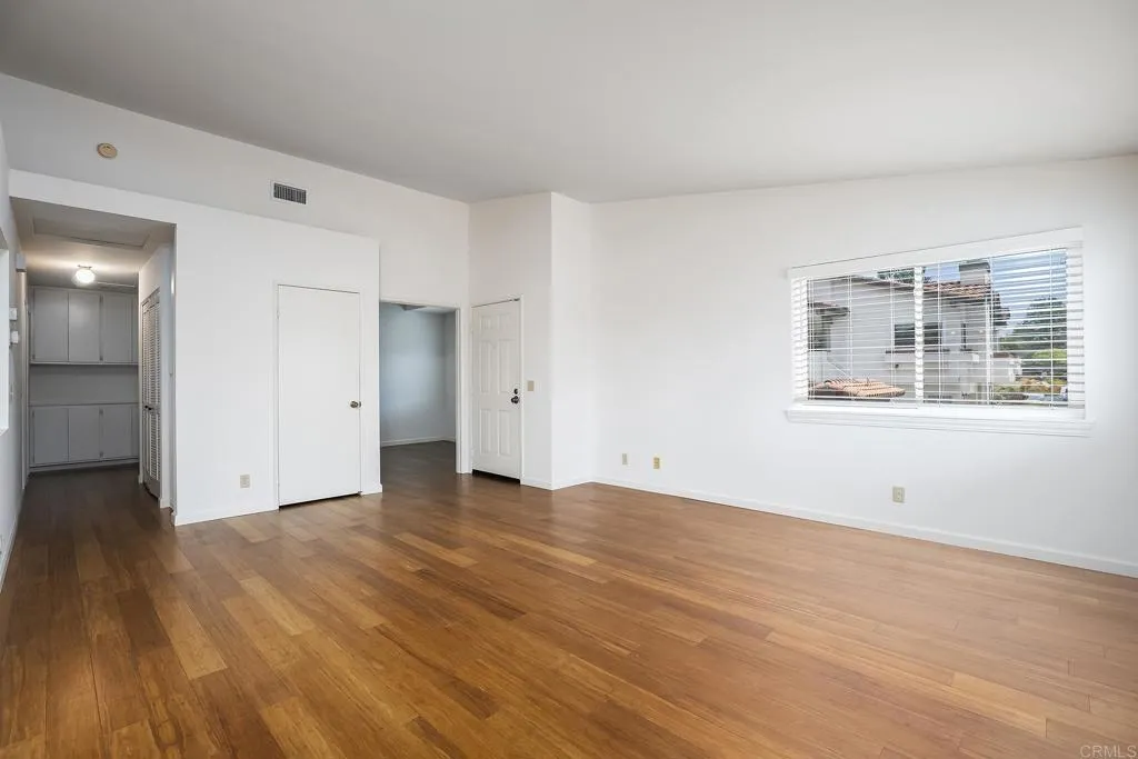 https://cdn.realtyfeed.com/cdn/127/306738359/69fb975173fb9f18aee8376a31c12134.webp
