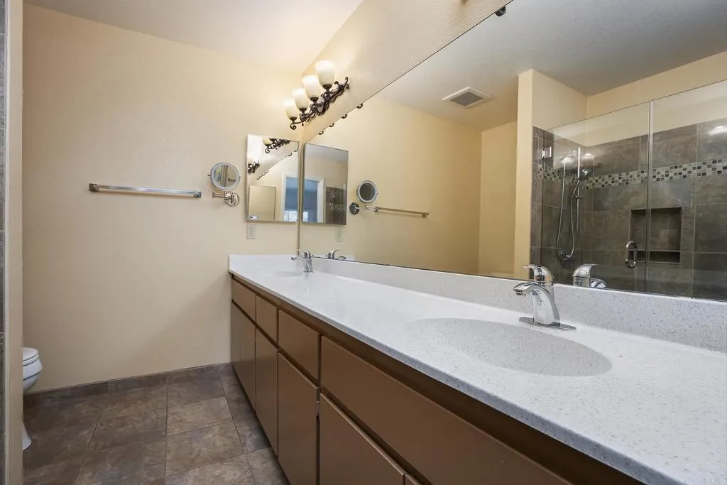 https://cdn.realtyfeed.com/cdn/127/306738359/7041d0b865bfd79612e645b19621ce17.webp