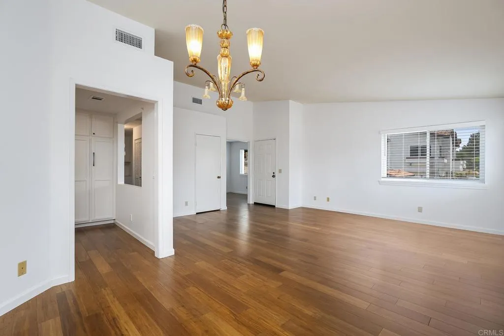 https://cdn.realtyfeed.com/cdn/127/306738359/7747fdf11164ec8aec3085c8bf3a0736.webp