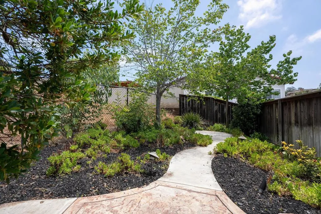 https://cdn.realtyfeed.com/cdn/127/306738359/e09861ad16aebe853de7d4064879eb92.webp