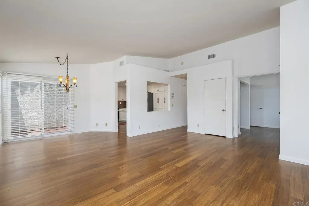 https://cdn.realtyfeed.com/cdn/127/306738359/f06bcf39e6764799e5ad851abbc1592d.webp