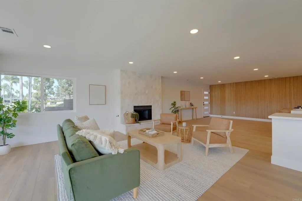 https://cdn.realtyfeed.com/cdn/127/306738392/3eb1a6c592d0608a9eafb1775eb57f27.webp