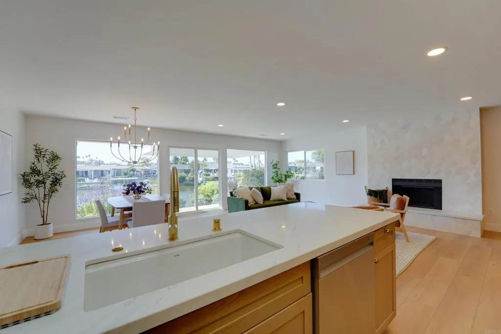 https://cdn.realtyfeed.com/cdn/127/306738392/a560e149cb9828790862912ec010aff5.webp